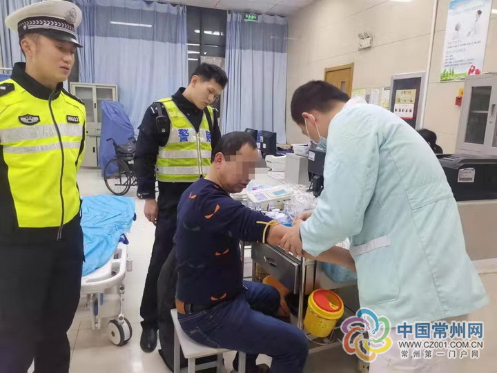 @出租车蛇形走位被疑抢方向盘 民警到场大吃一惊