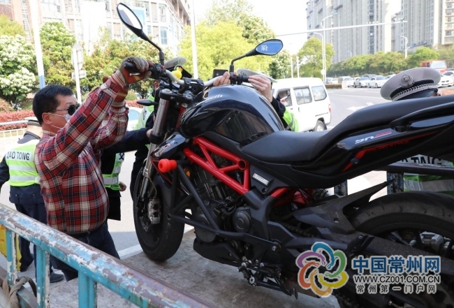 ：常州“骁龙铁骑”集结，强力整治各类交通违法乱象