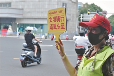 |常州：“一盔一带”安全守护 积极争做“带头人”