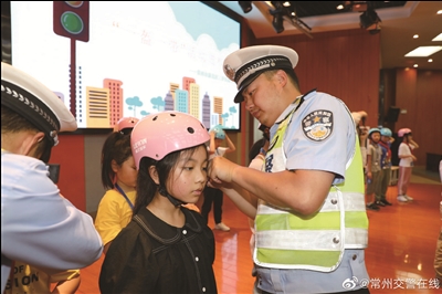 |常州：“一盔一带”安全守护 积极争做“带头人”
