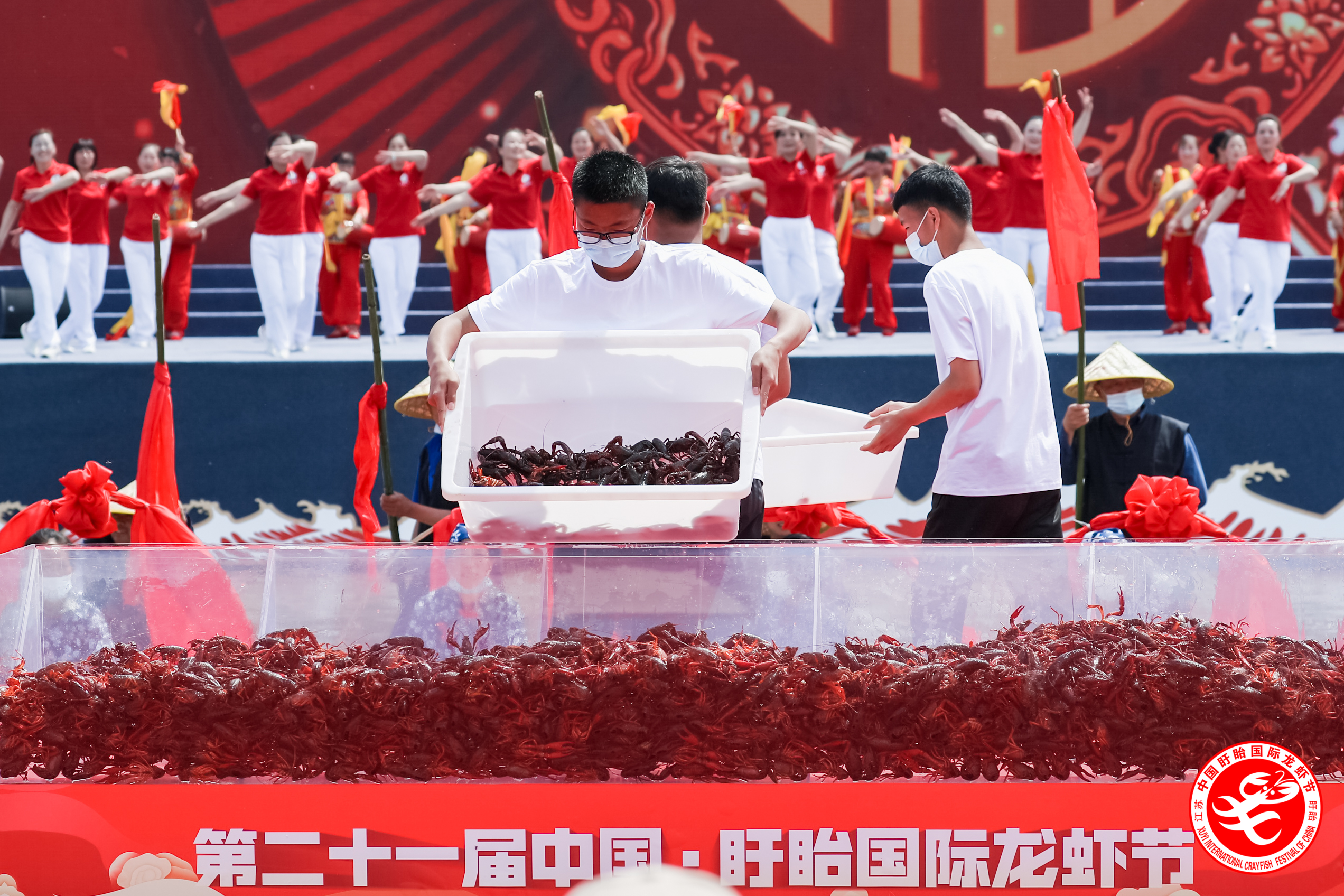200斤头网虾被拍出256000元!第21届中国·盱眙国际龙虾节开幕