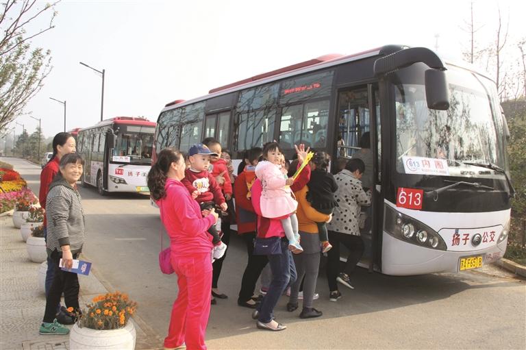 南京浦口首条微循环社区公交开通