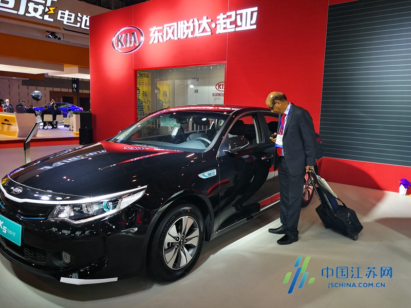 国产新能源汽车全面发力 引海外观众来宁观展