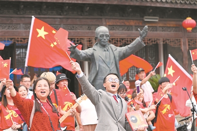 今天是你的生日，我的中国 江苏各地群众欢庆新中国七十华诞