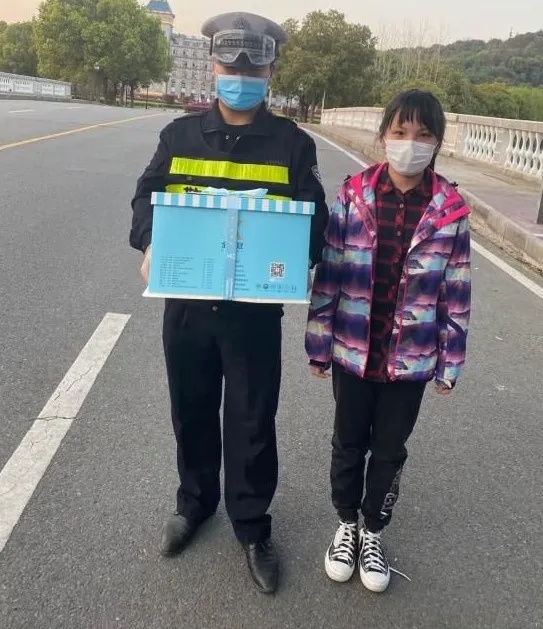 『礼物』“长大后我就成了你” 黄石11岁小女孩许下心愿，六年后南京医科大学相见……