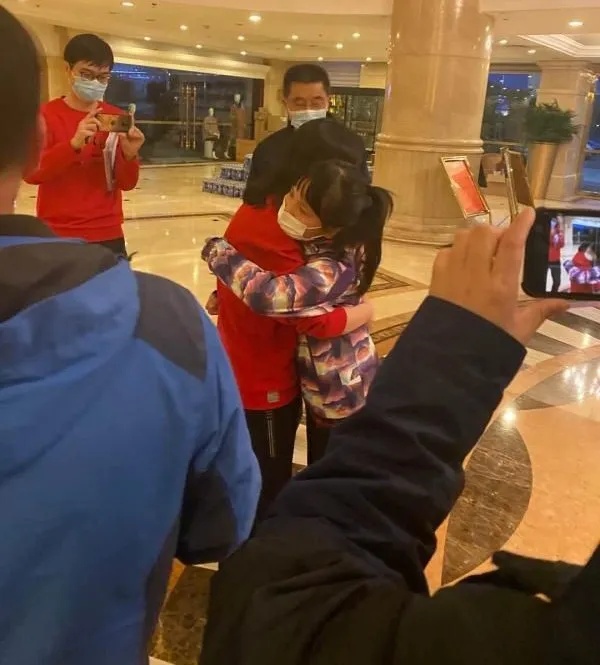 『礼物』“长大后我就成了你” 黄石11岁小女孩许下心愿，六年后南京医科大学相见……