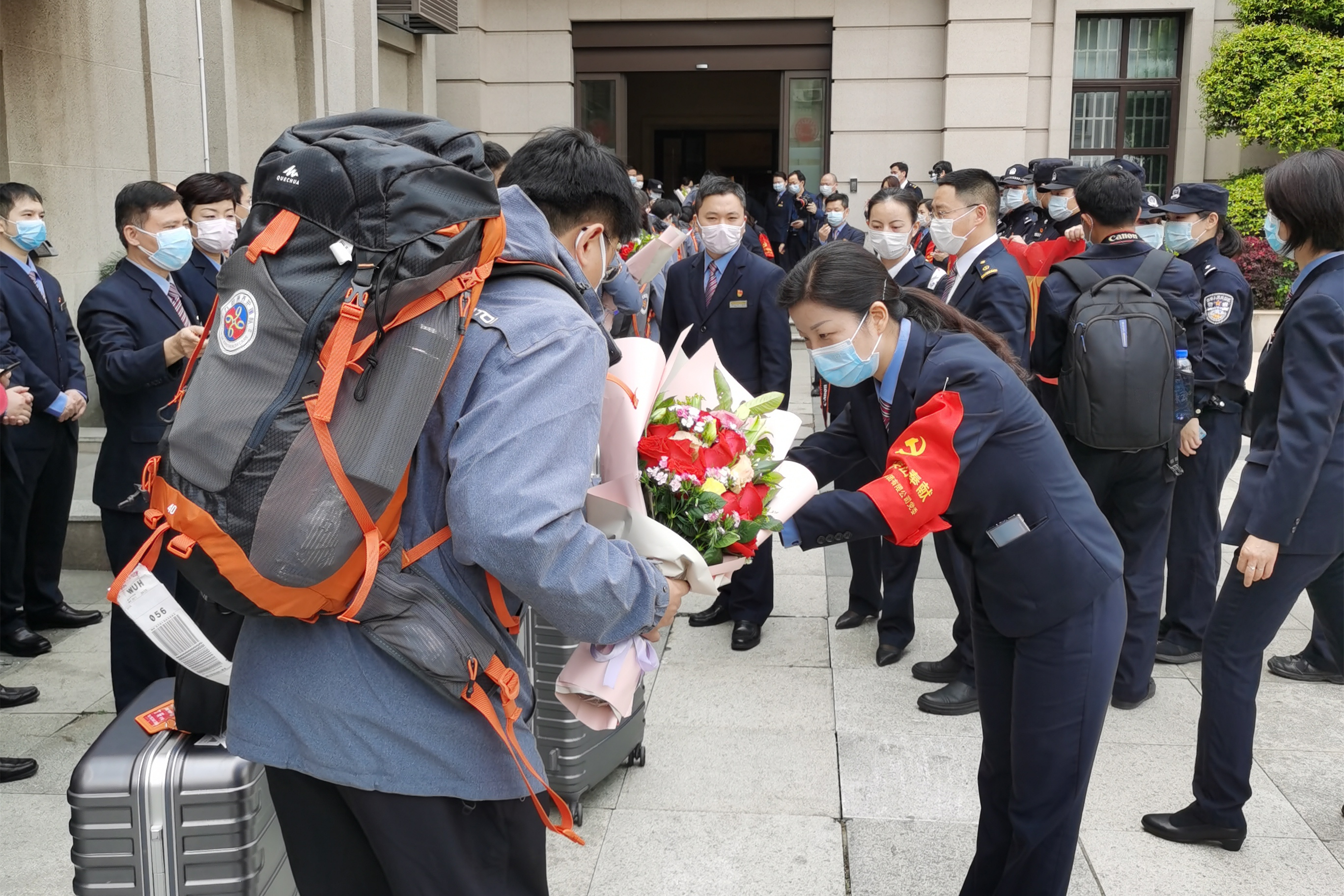 「勇士」江苏援鄂养老服务队平安归来：武汉保卫战，我们战斗过！