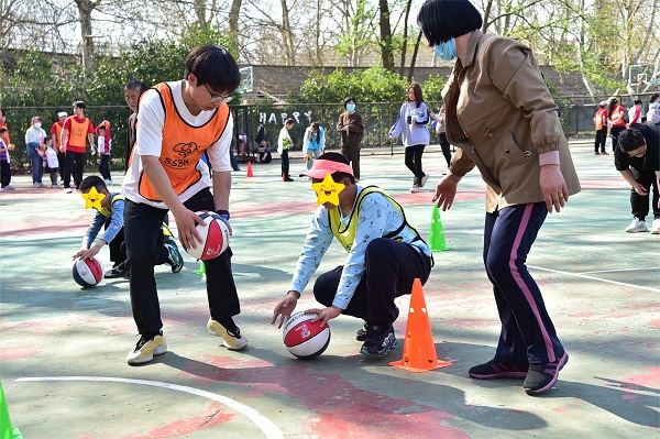 乐鱼体育平台首届孤独症公益活动“星奥会”在南京体育学院成功举办(图3)