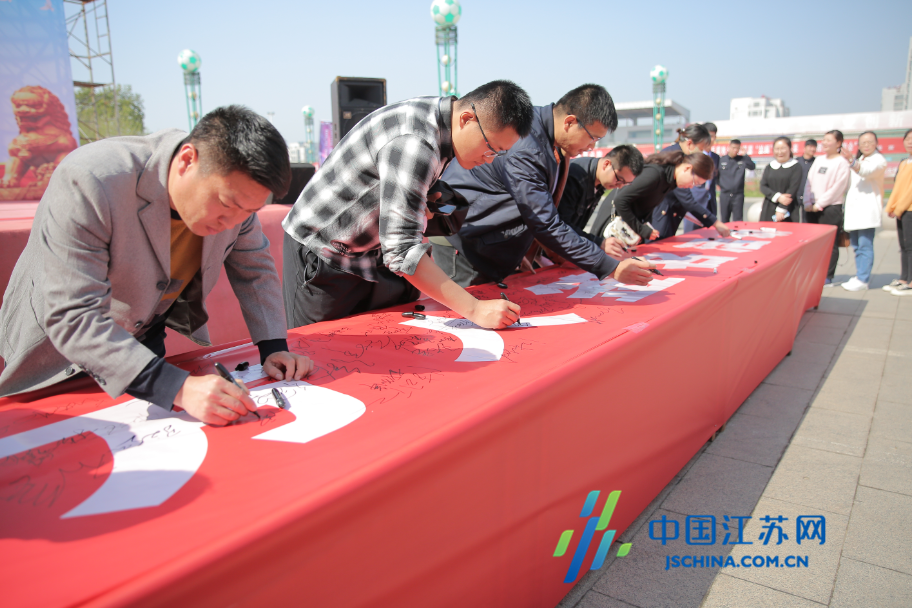 灌云县法院举行万人签名活动助力基本解决执