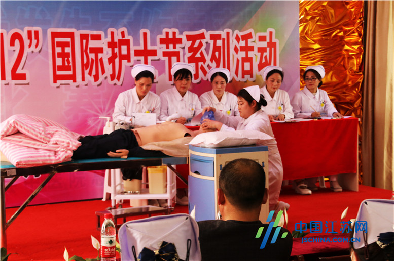 东海县中医院举行200名护士庆节日