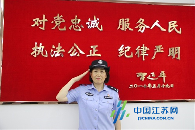 连云港海州警方新老党员话忠诚:我们给党的生