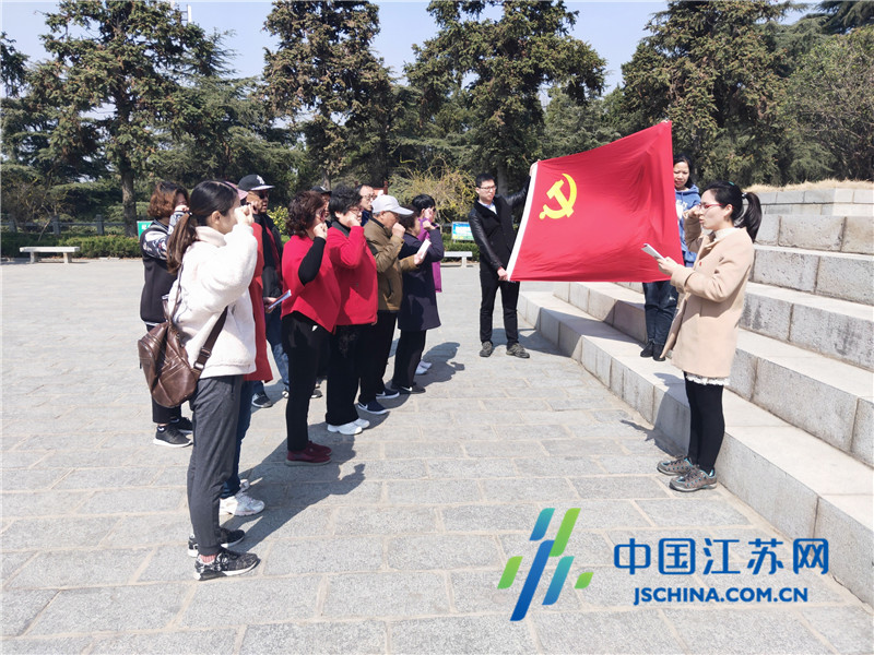 连云港新南街道云海社区组织党员参观红色革命