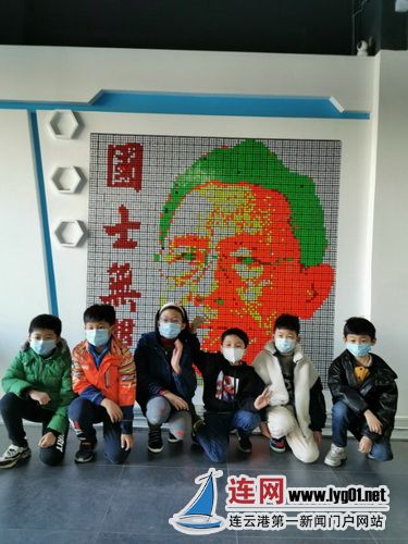 『』致敬英雄！1156块魔方拼出钟南山头像