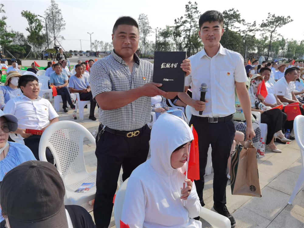 "学习打卡我来了"赣榆青口专场最生动"庆生" 360位党员烈日下接受"