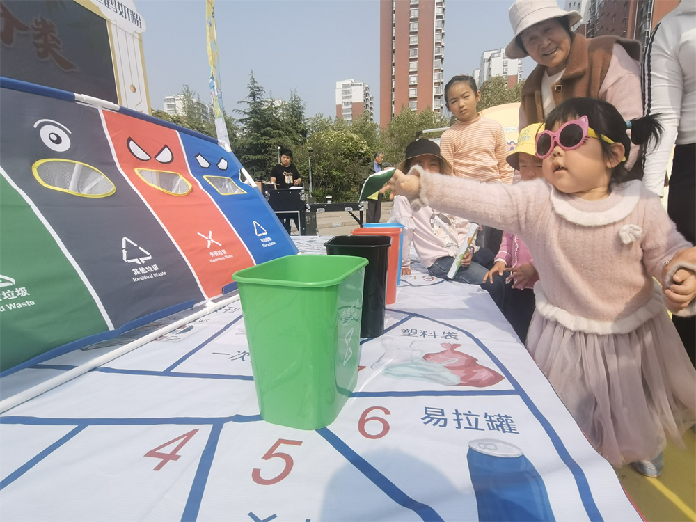 海州区郁洲街道:小手拉大手垃圾巧分类(图5)