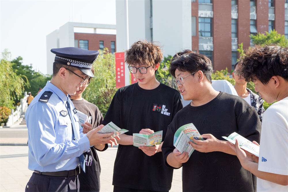 连云港：开展打击防范经济犯罪集中宣传活动