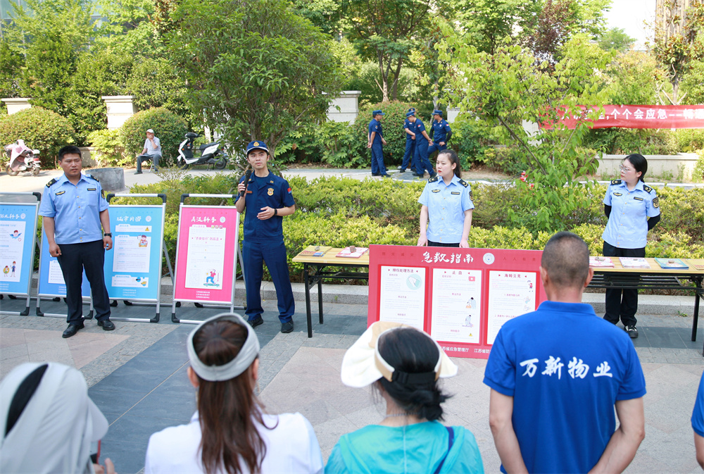 星空体育：海州区新海街道：开展“畅通生命通道”安全生产月主题活动(图1)