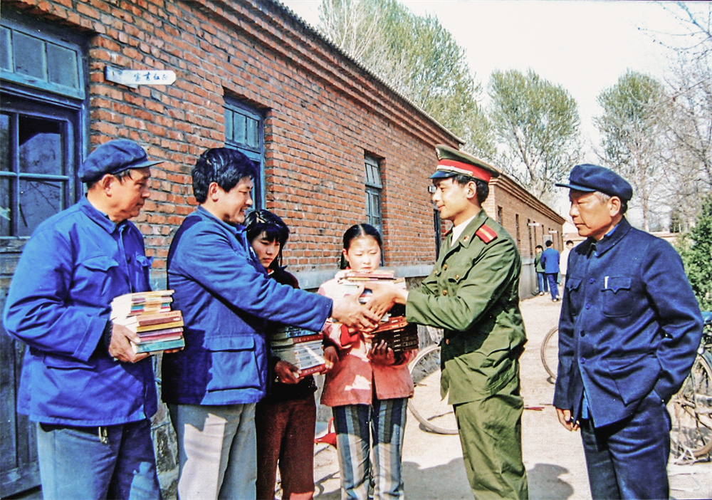 全国精神文明建设标兵金正洪：四安博体育十年为爱坚守情系山乡的孩子们(图1)