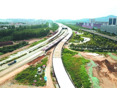南京栖霞区疏港大道加紧建设 线路全长14.9公里
