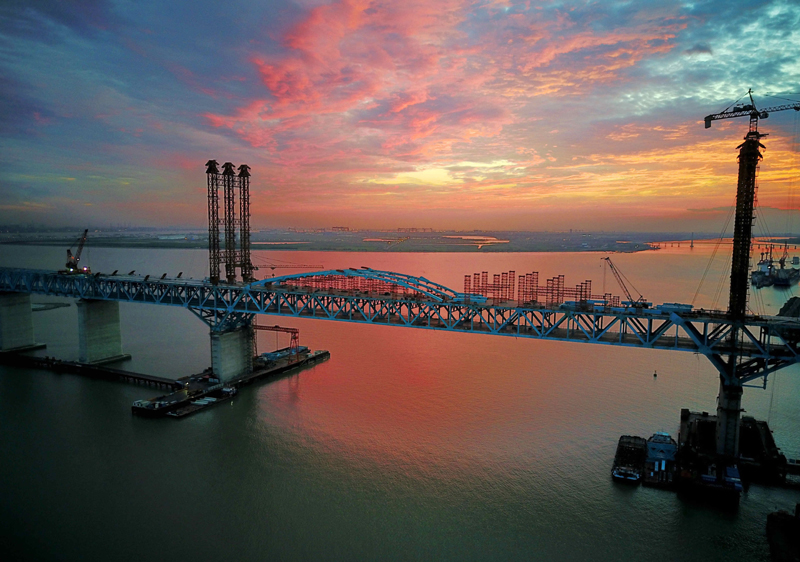 沪通长江大桥实现第二次对接