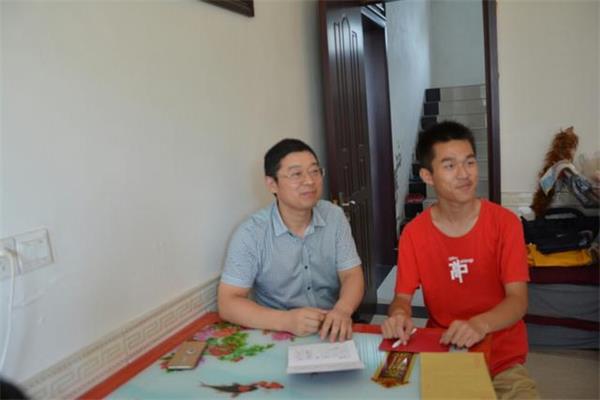 南通:通州区住建局带领爱心企业开展捐资助学