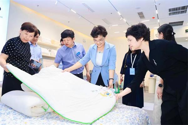 “南通家纺”专用吊牌启用 助推产业“品效合一”开云体育 开云官网(图3)