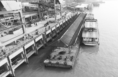 南京中山码头百年趸船盼"新归宿"_中国江苏网