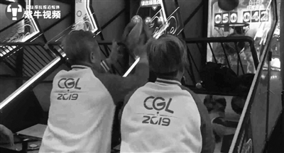 ����ţ���š��羺�ܾ������˶������Ϸ��� һ���ֽ��������ꡱ