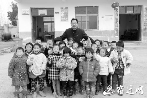 泗洪县退休教师创办 留守儿童之家