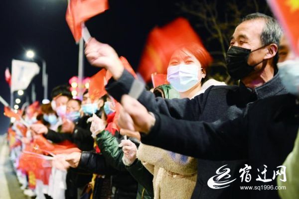 ■宿迁十五名援鄂医务人员昨归来 “疫”无反顾去 春日安然归