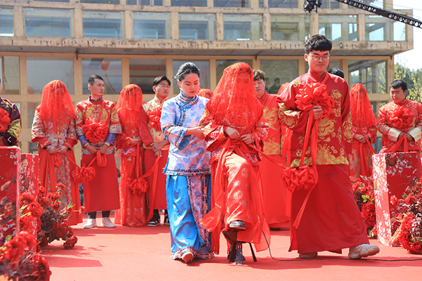 「」泗洪城头乡举办集体婚礼 为爱减负