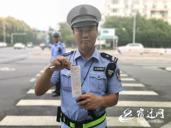 |今晨7点10分，宿迁开出首张未佩戴安全头盔罚单！