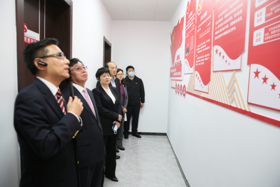 江都区区长朱莉莉与中国医学装备协会医院建筑与装备分会会长刘殿奎