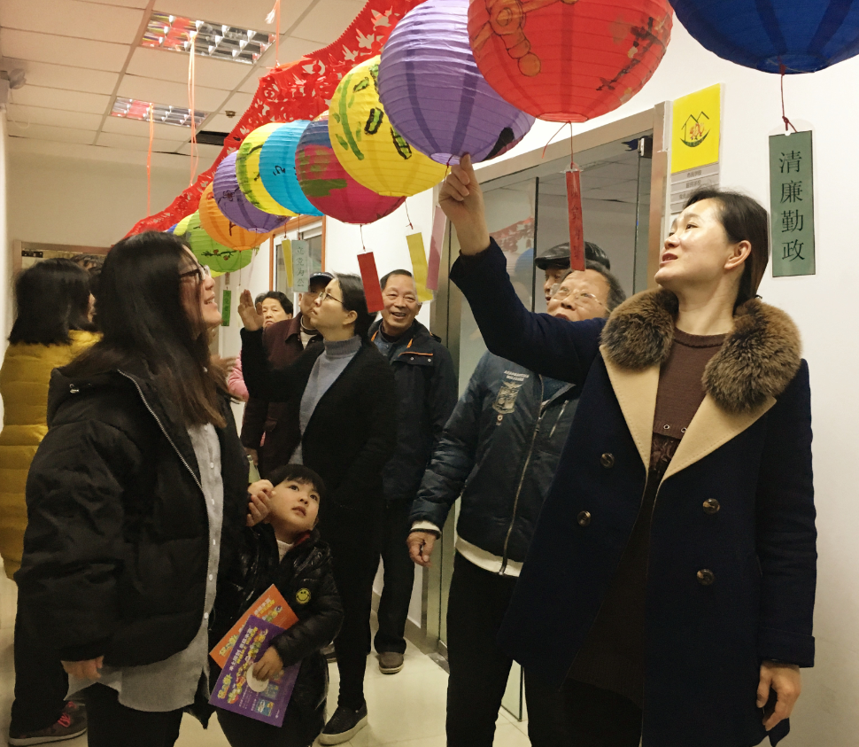 苏州工业园区湖畔天城社区赏廉洁灯笼展