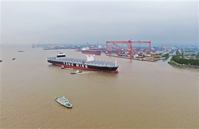 |今年最大新造集装箱船出江试航