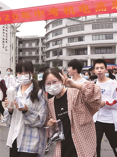 |泰州中考首日平稳有序 成绩预计26日发至学校