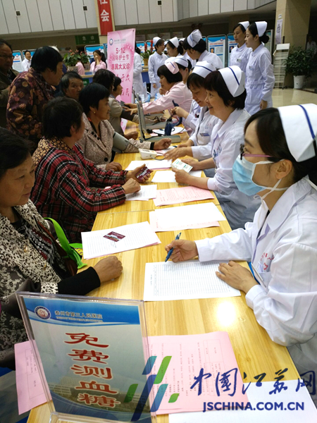 5月12日国际护士节 泰州第三医院举行大型义诊