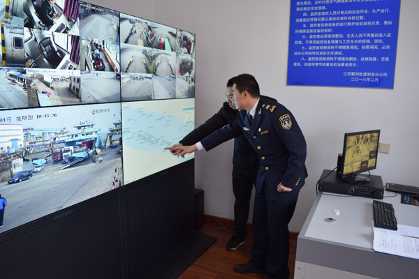 江阴海事局指导渡运单位加强渡船运行密度管控