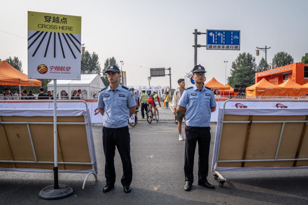 第九届环太湖国际公路自行车赛无锡赛段在无锡滨湖区拉开序幕