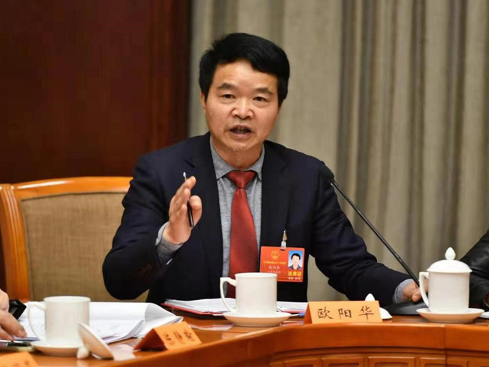 代表委员上"强国"丨全国人大代表欧阳华:借力新媒体 振兴新乡村