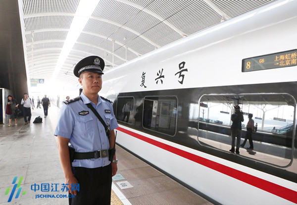 徐州铁警开展高铁治安整治专项行动 护航复兴