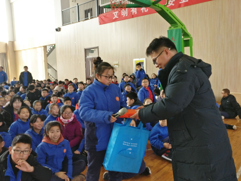 wangdai123货源归边大手拉小手 上海局徐州车务段开展春运平安进校园活动