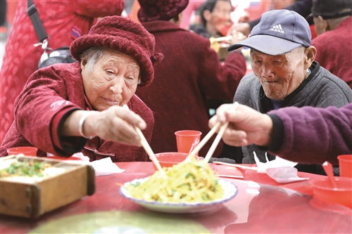 |55位老人同吃『豆腐宴』