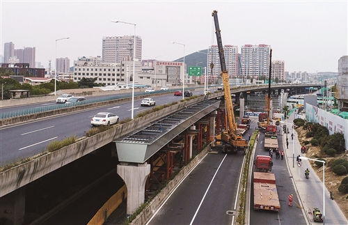 |城东大道三环东路立交——首联钢箱梁成功架设