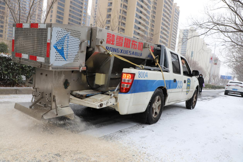 新沂城管：扫雪除冰保畅通坚守护航暖民心(图4)