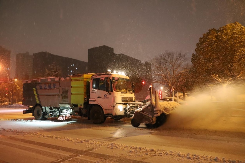 新沂城管：扫雪除冰保畅通坚守护航暖民心(图5)