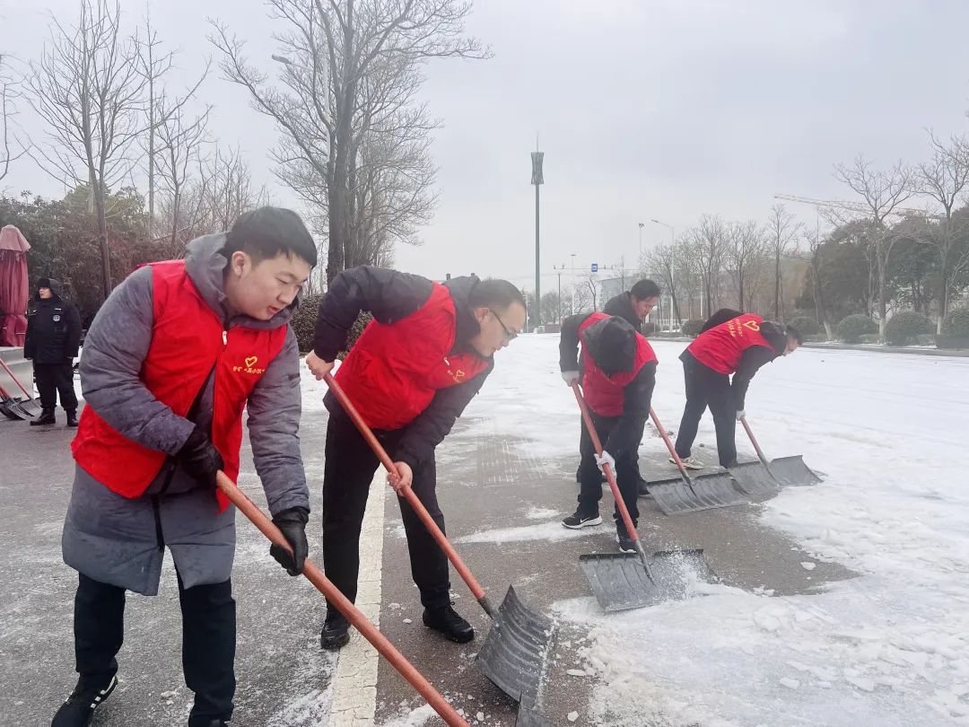 除雪保通畅！徐矿人在行动九游J9(图5)