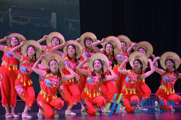 东台市举办第五届广场舞大赛