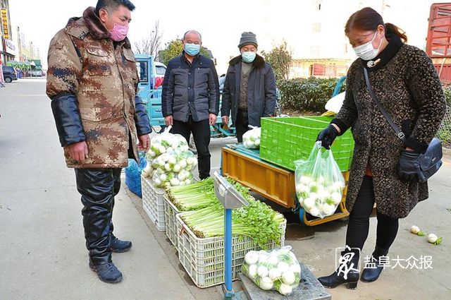 『』保障菜篮子 每天1000多吨菜果从华东（盐城）农产品交易中心发出
