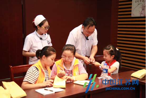 传承国粹!东台日报小记者望闻问切感受中医